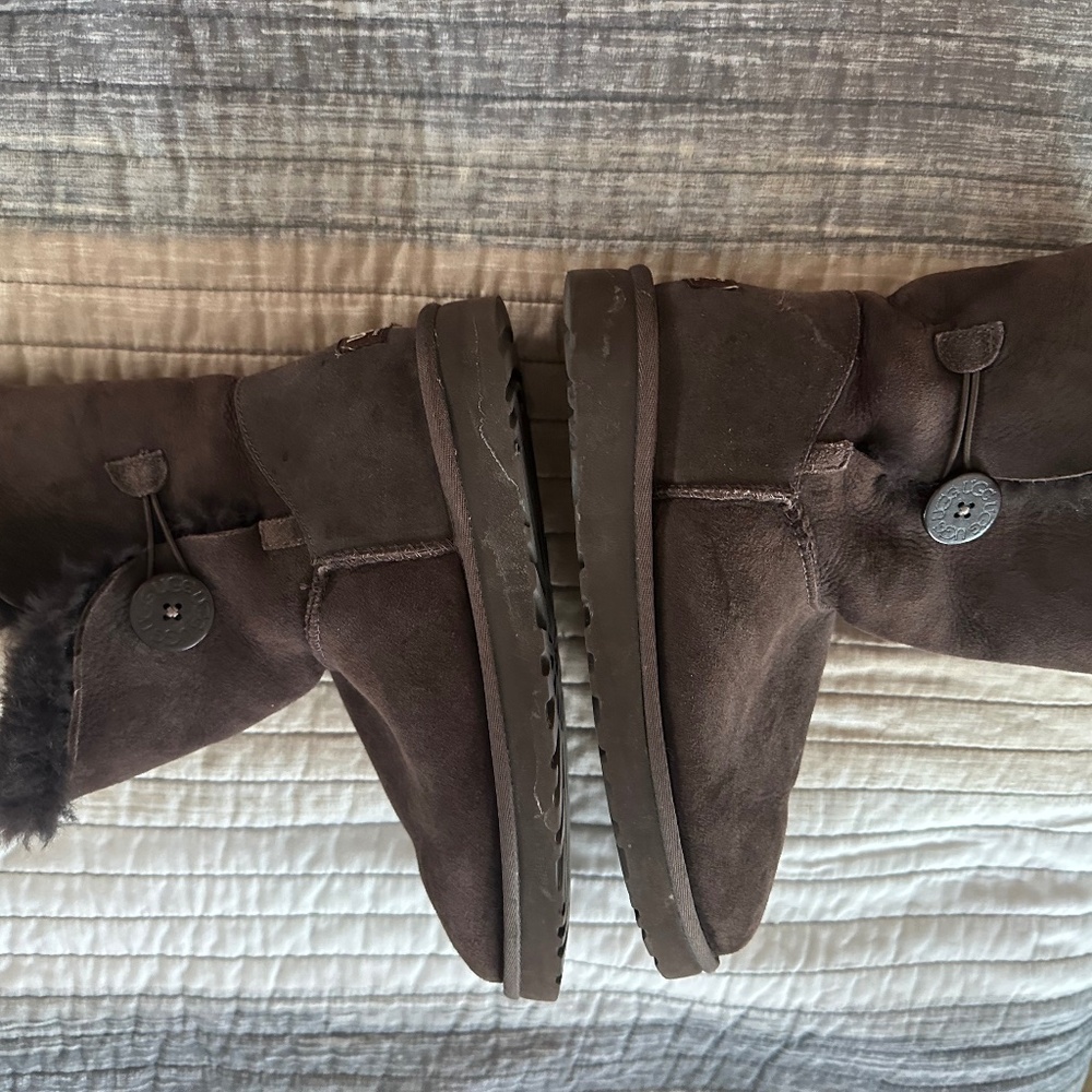 Ugg chocolate brown suede 10